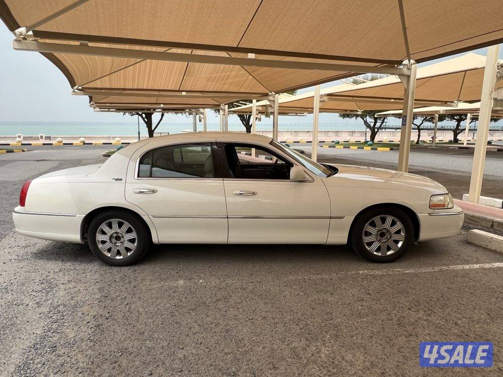 للبيع سيارة لنكولن سيجنيشر موديل ٢٠٠٥0