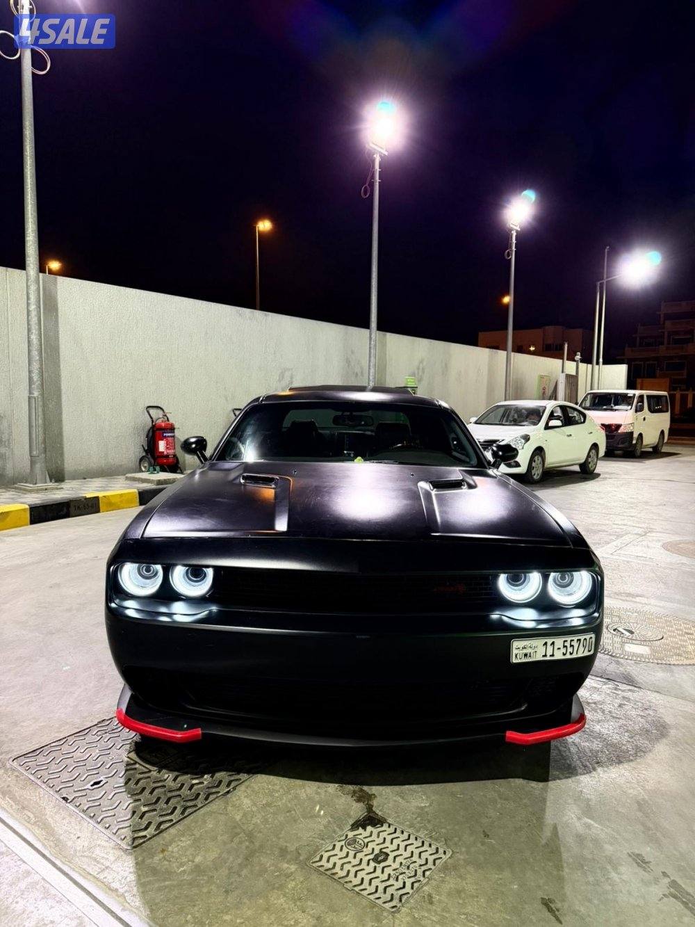 للبيع دودج تشالينجر اس ار تي اصلي موديل ٢٠١٠3