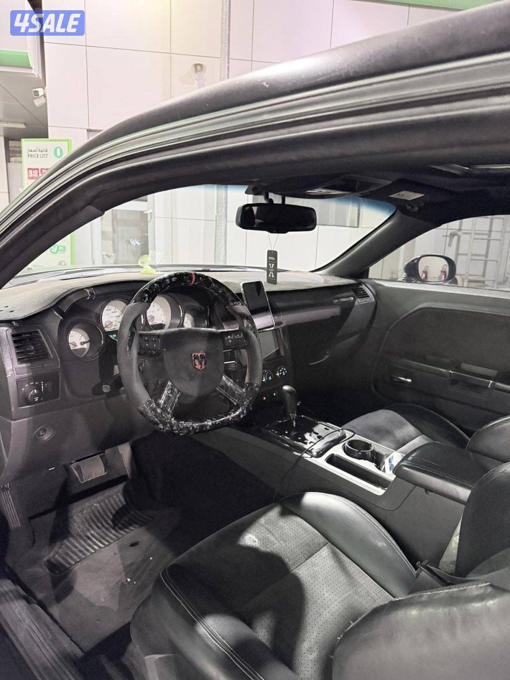 للبيع دودج تشالينجر اس ار تي اصلي موديل ٢٠١٠10