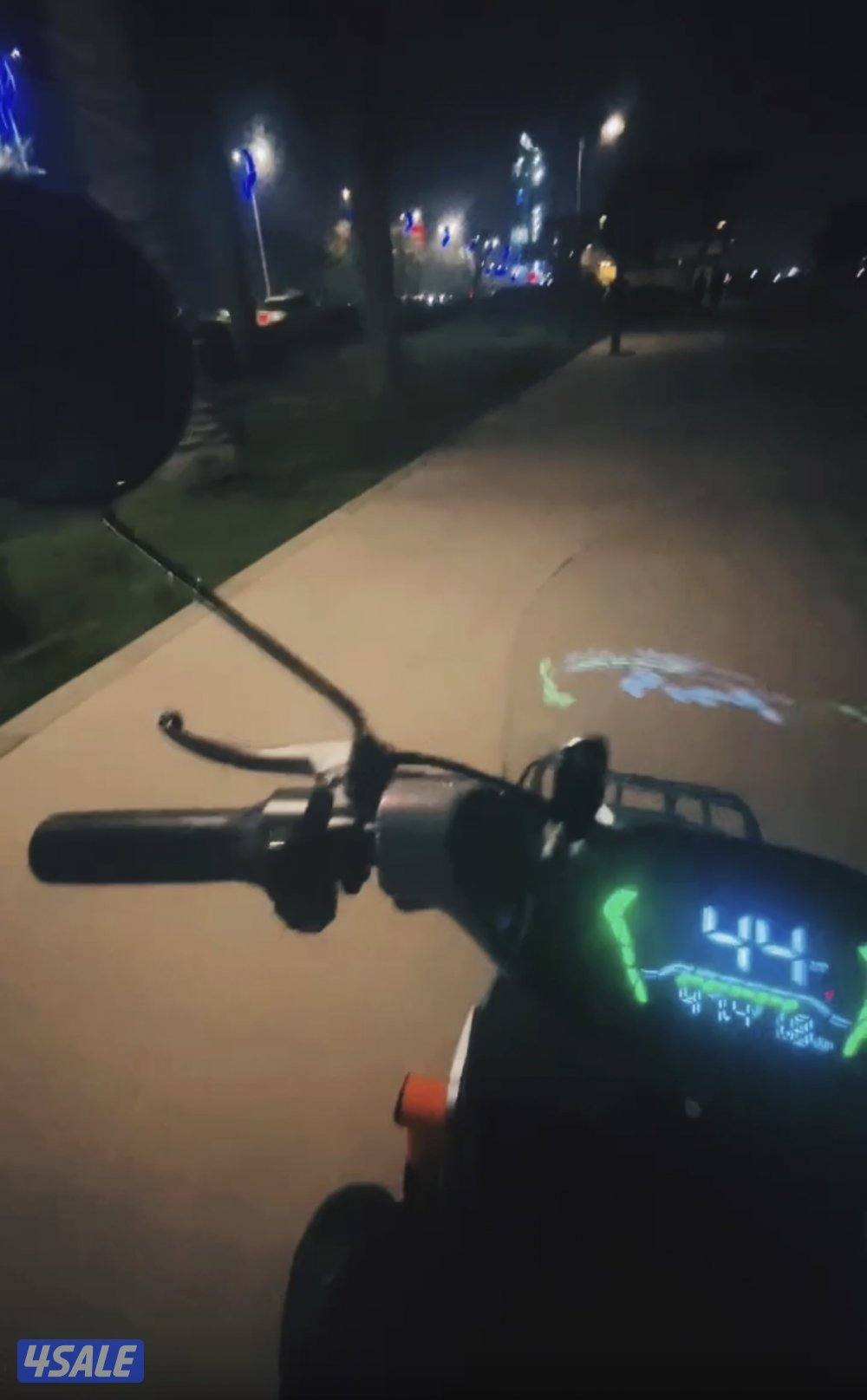 سكوتر نضيف جدا بس مرايه مكسوره كسر خفيف تصليحها ٢ او ٣ سرعته٤٥ توصيل1