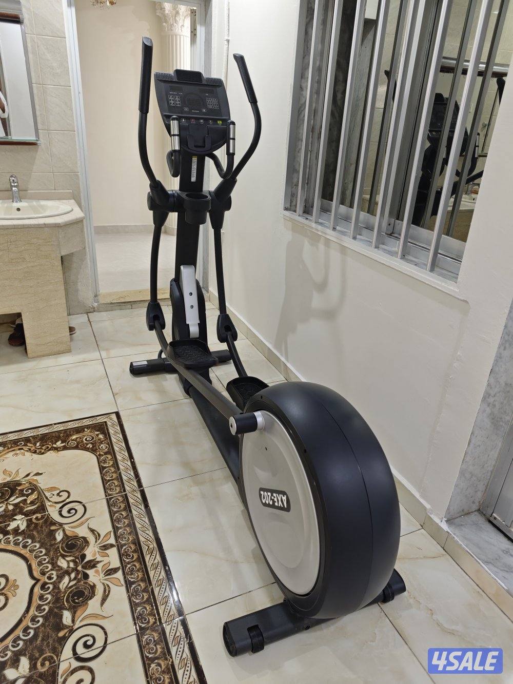 Axox Elliptical Elite Spacesaver (AXE-202) – Like New1