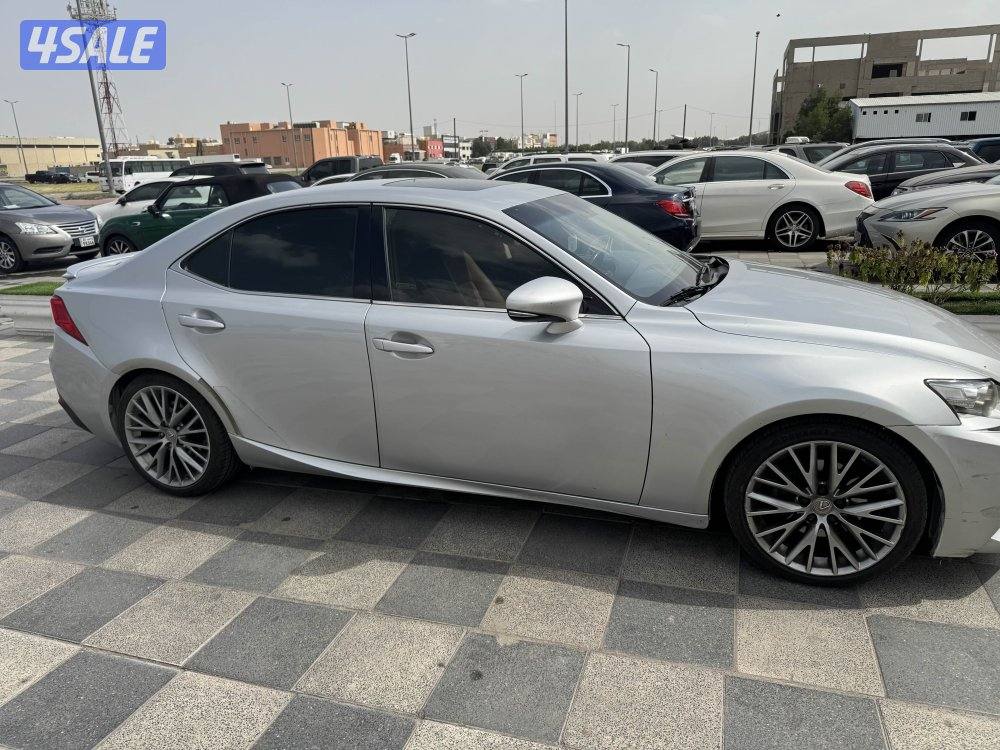 للبيع لكزس is250 موديل 2015 شرط الفحص0