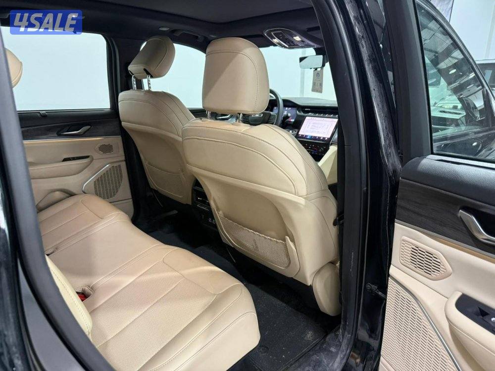 Jeep Grand Cherokee Limited with Siri 20245