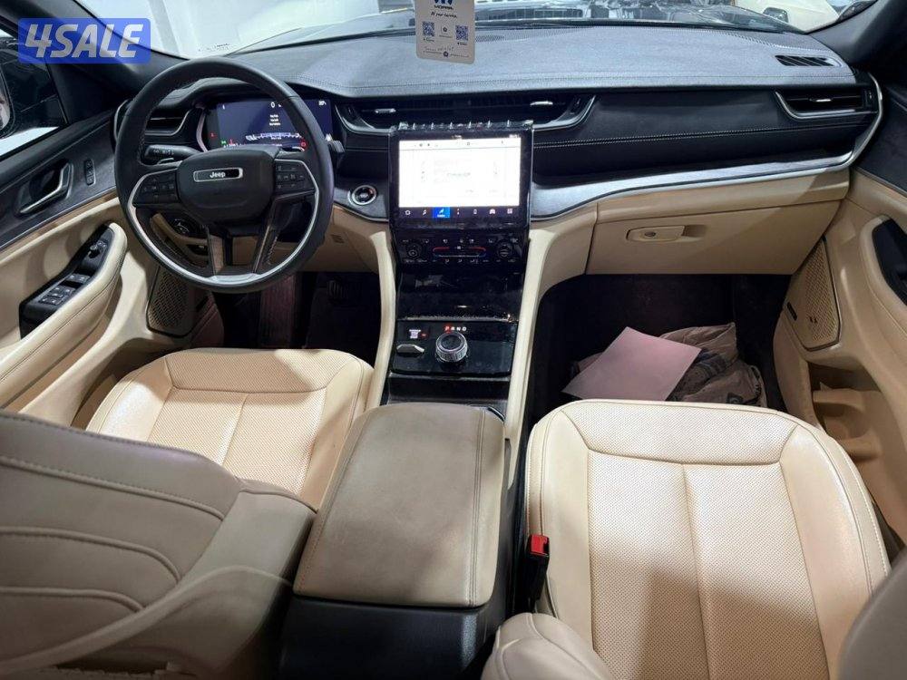 Jeep Grand Cherokee Limited with Siri 20247