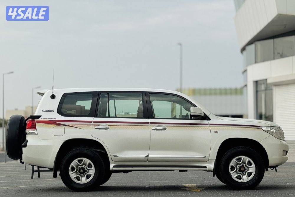 للبيع لاند كروزر GXR موديل 20102