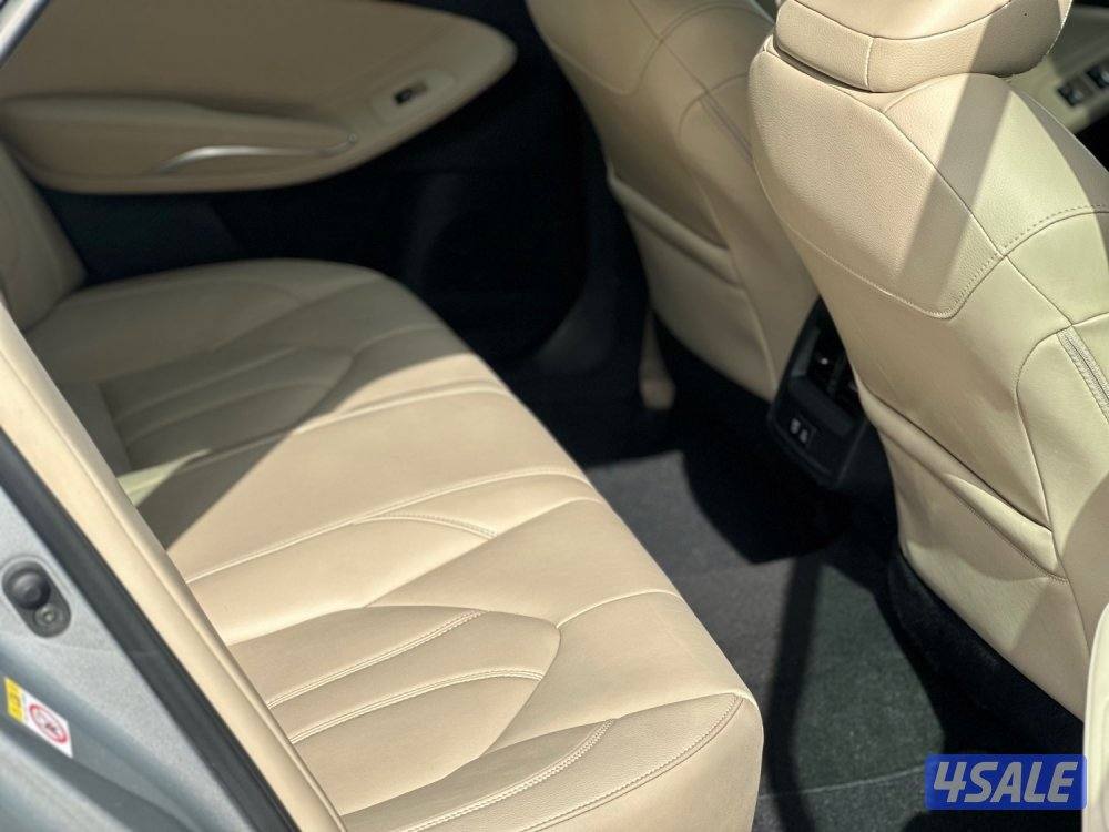 للبيع تويوتا افالون ماشي ١١٠ الف كيلو سيرفس وكالة5