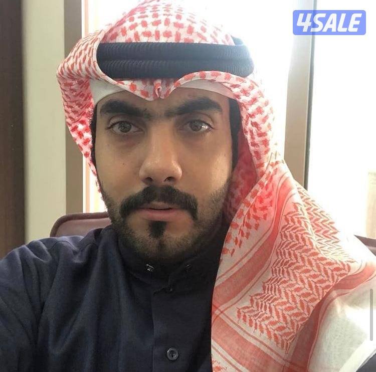 شاب عربي لديه خبرة كبيرة بإدارة العقارات وتسويقها0