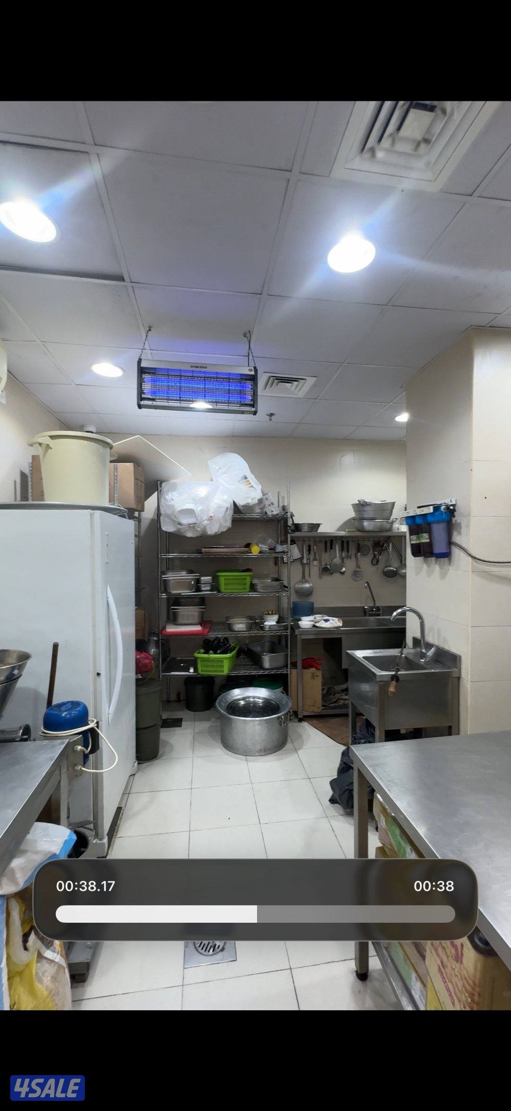 مطعم مجهز بالكامل للبيع1