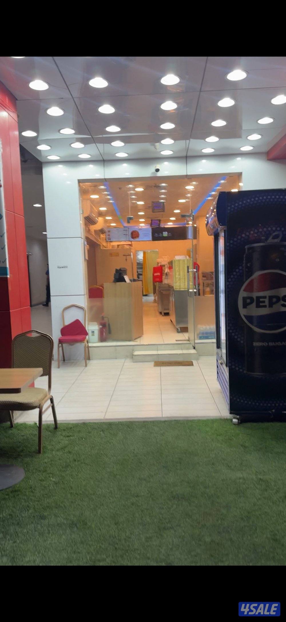 مطعم مجهز بالكامل للبيع3