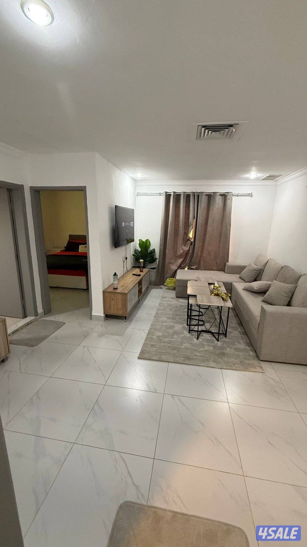 شقق للايجار خلو وفاضي غرفة وصالة ومطبخ وحمام تشطيب سوبر لوكس0