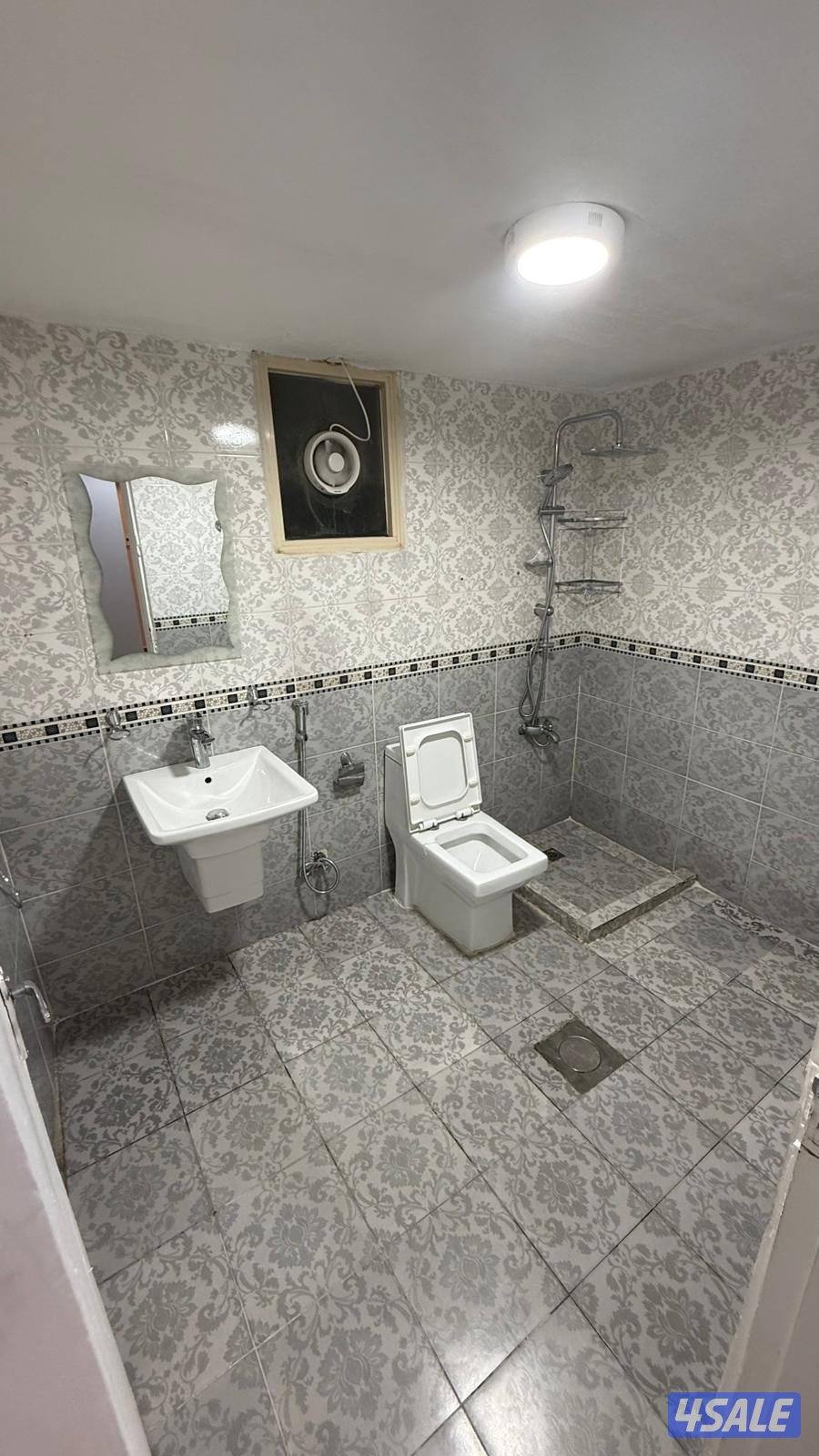 شقق للايجار خلو وفاضي غرفة وصالة ومطبخ وحمام تشطيب سوبر لوكس2