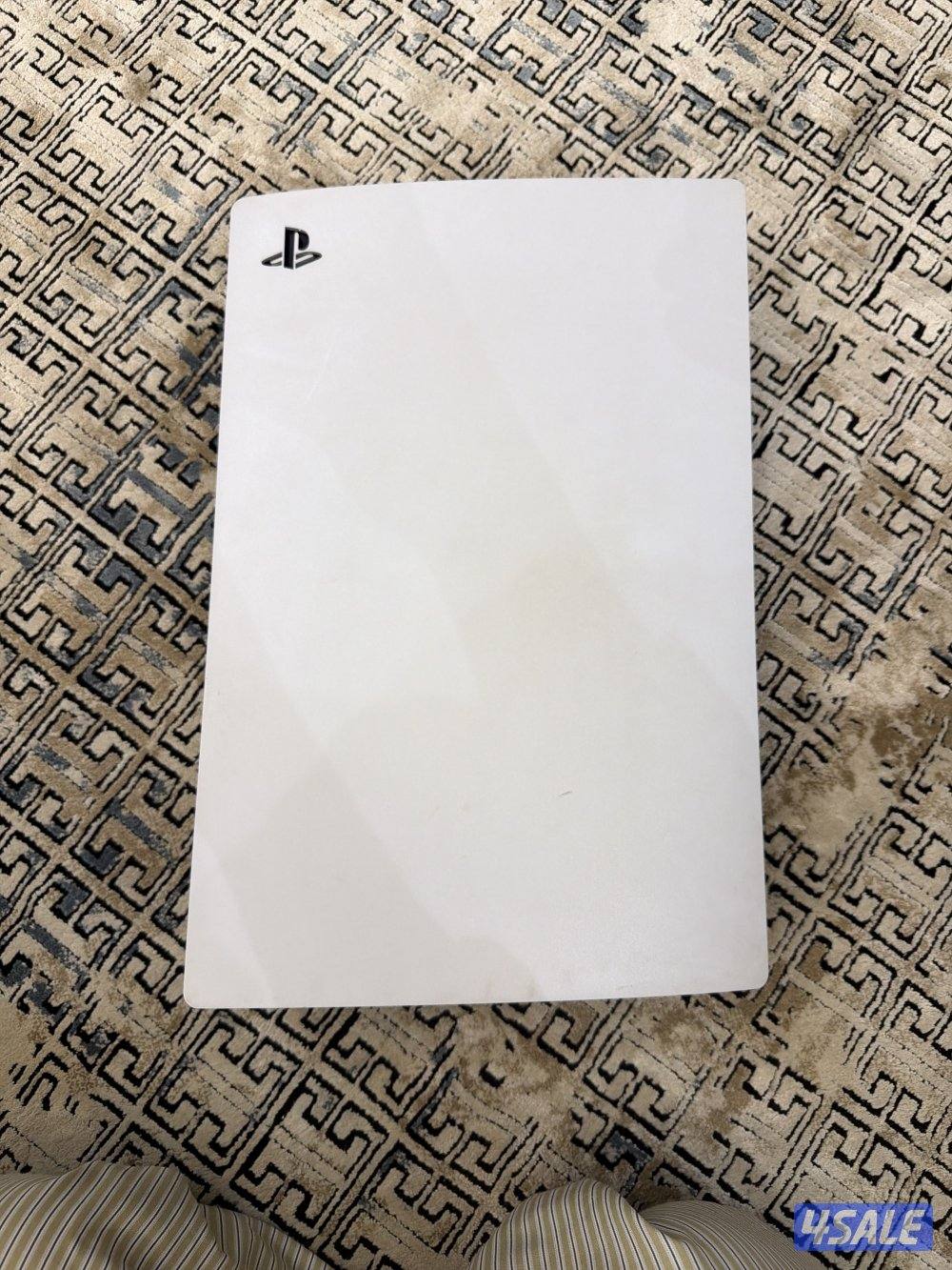 للبيع سوني 5 مع كامل اغراضها ما فيها ولا شيء0