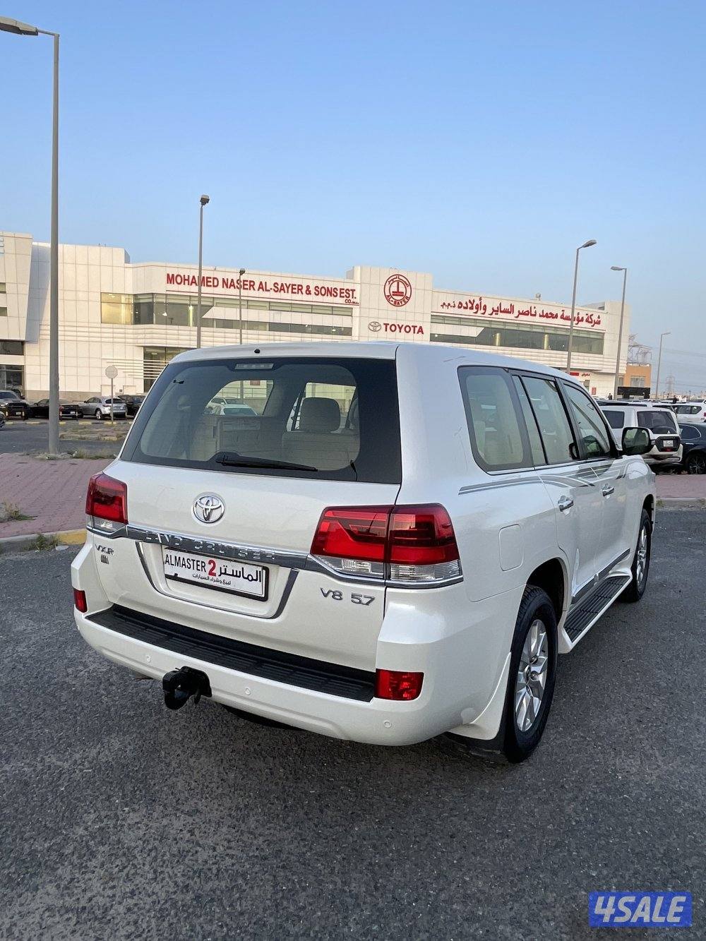 للبيع لاند كروزر VXR موديل 2017 وارد قطر4