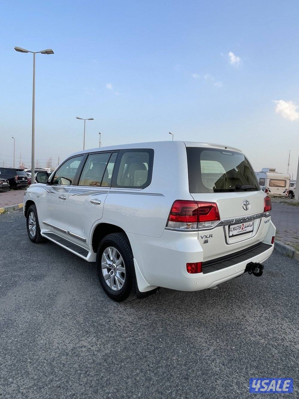 للبيع لاند كروزر VXR موديل 2017 وارد قطر5
