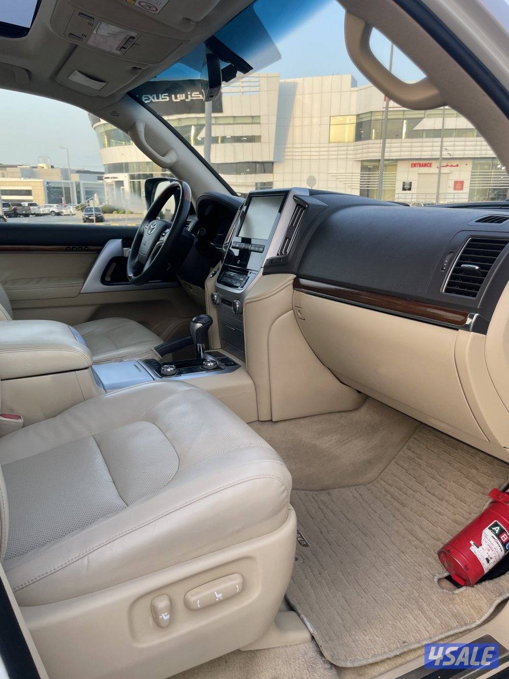 للبيع لاند كروزر VXR موديل 2017 وارد قطر8