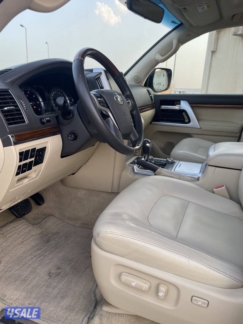 للبيع لاند كروزر VXR موديل 2017 وارد قطر9