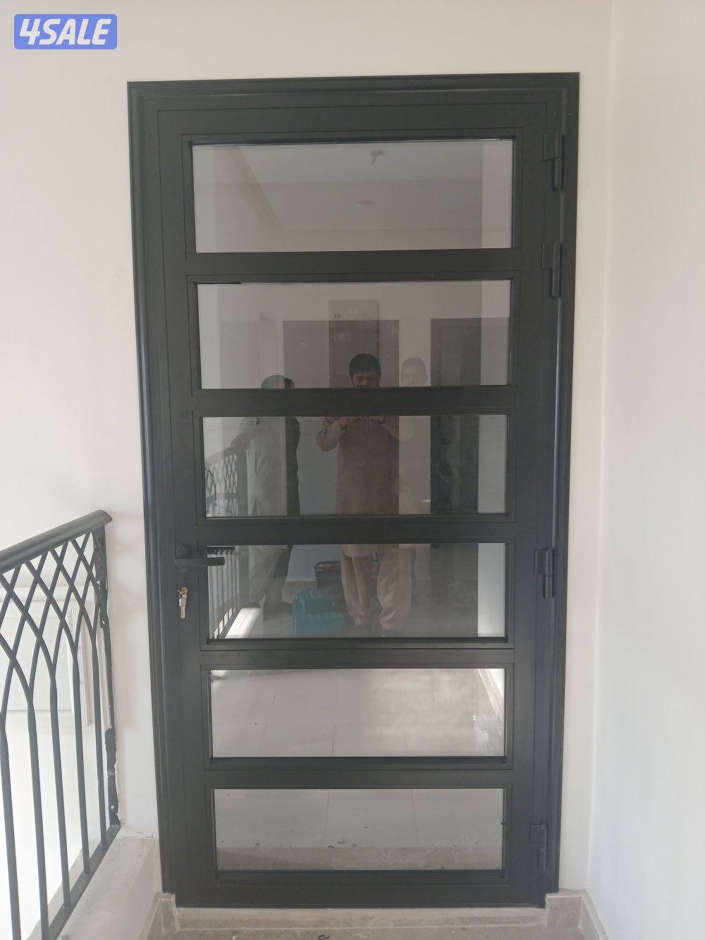 فني ألمنيوم شتر معلم باكستاني2