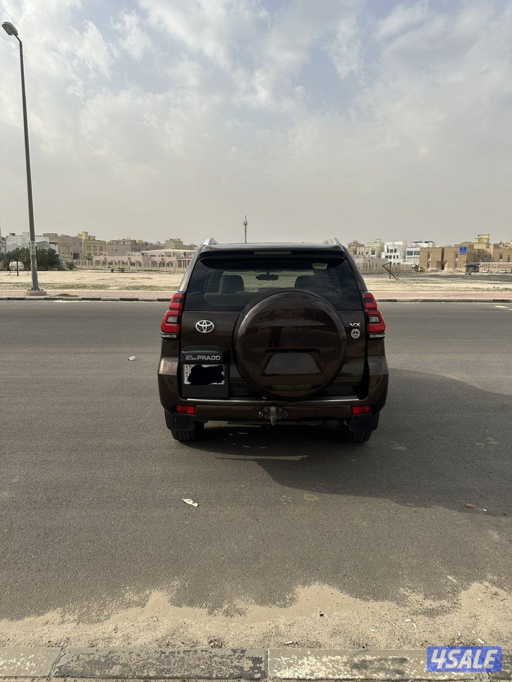 للبيع برادو VX موديل 2020 كامل المواصفات عدا الجلد الممشى 143 الف كم2