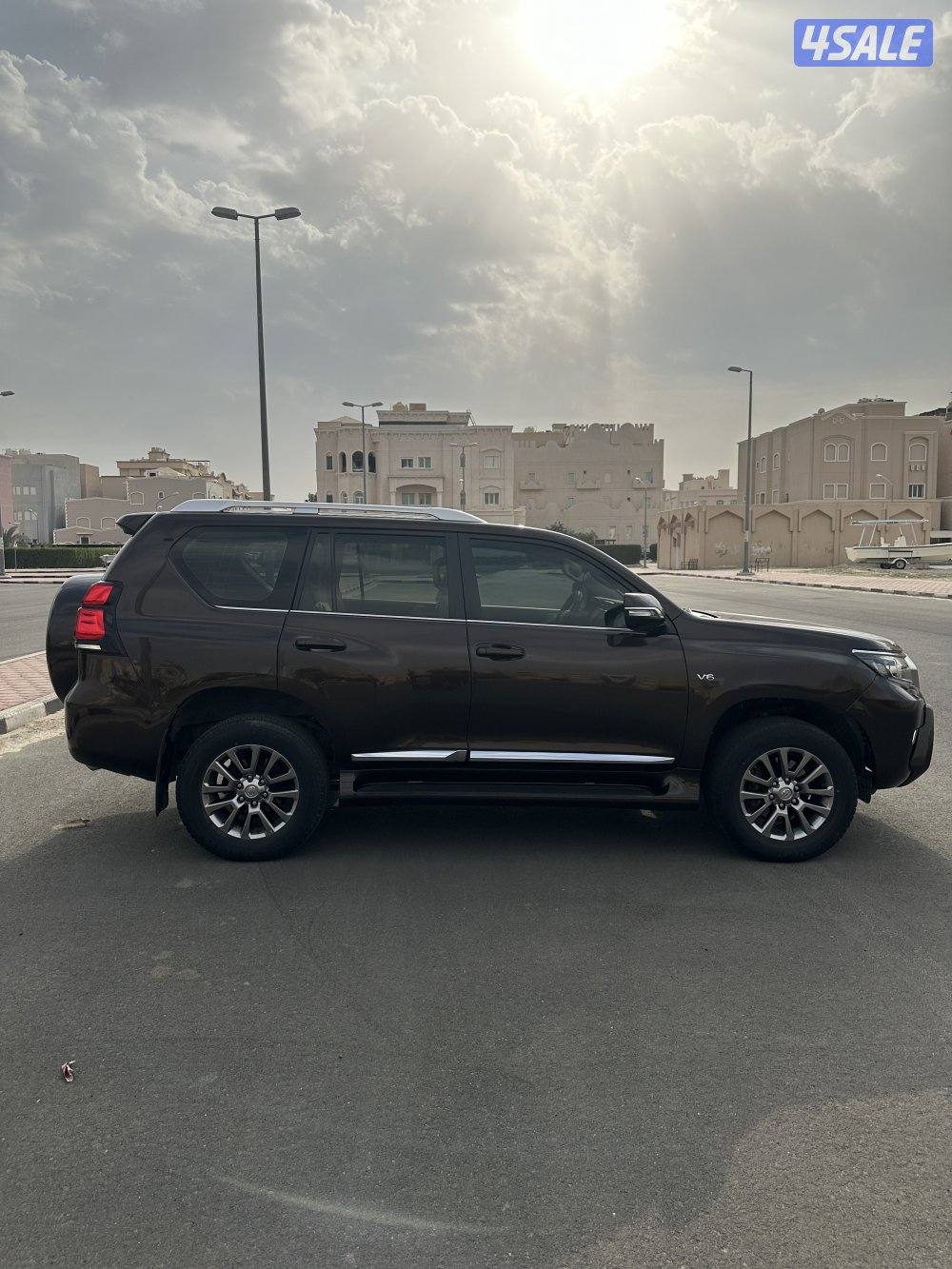 للبيع برادو VX موديل 2020 كامل المواصفات عدا الجلد الممشى 143 الف كم3