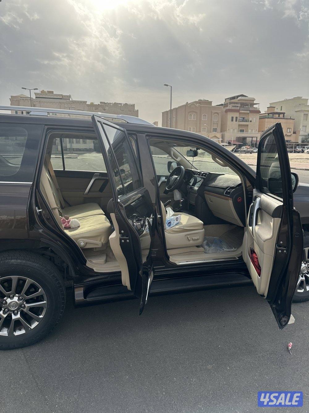 للبيع برادو VX موديل 2020 كامل المواصفات عدا الجلد الممشى 143 الف كم4