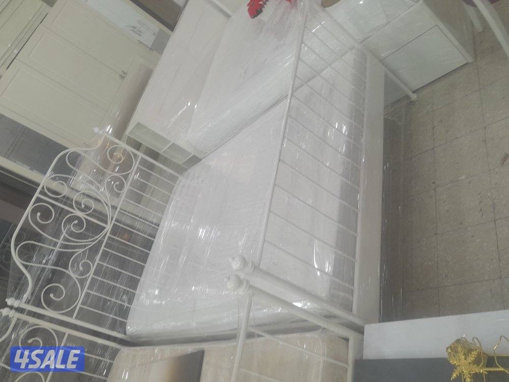 للبيع غرف نون وكبتات وسراير وطاولة طعام ٨ كراسي ونشتري المستعمل1