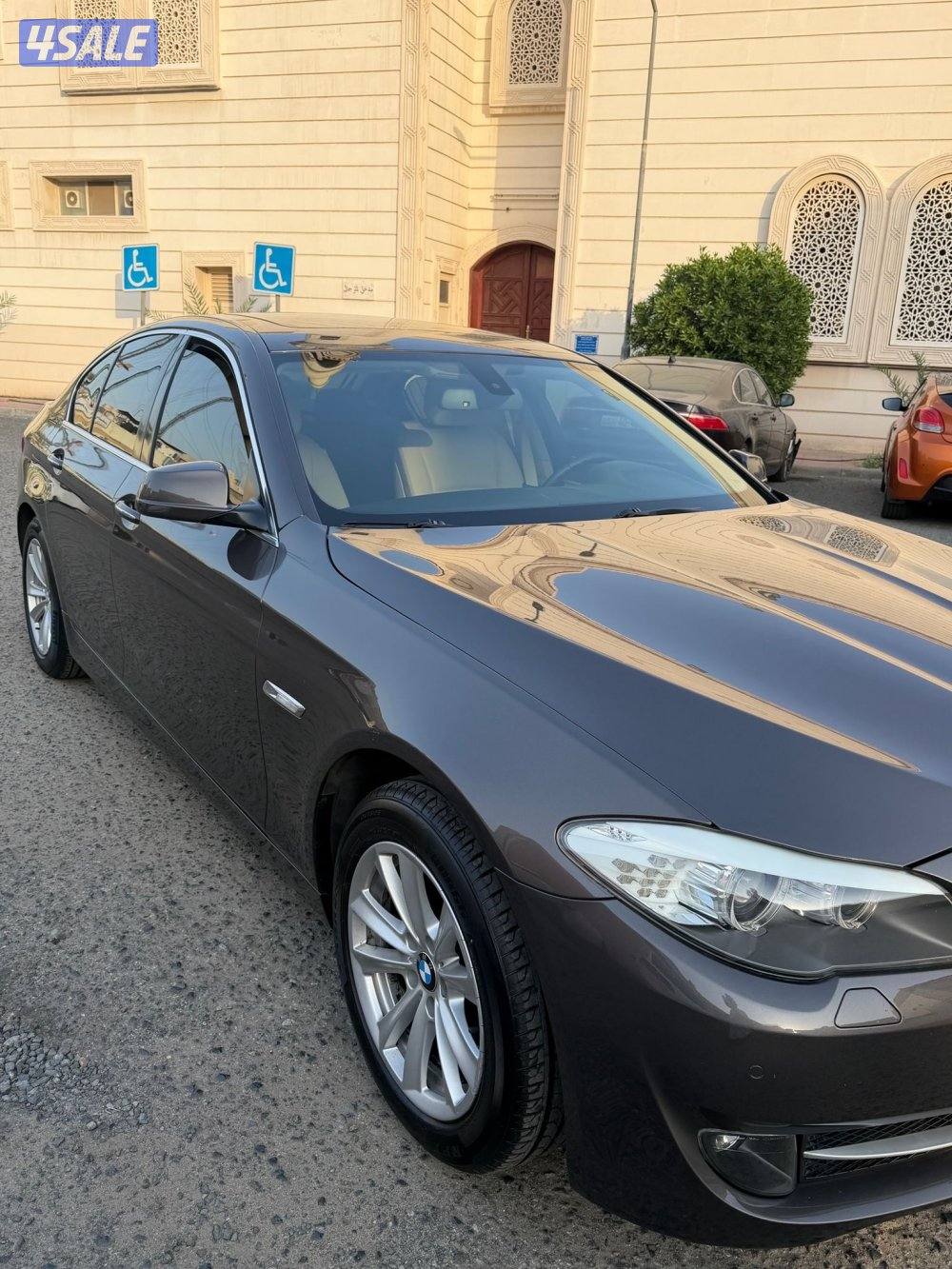 للبيع BMW 530i بحاله ممتازه 6 سلندر2