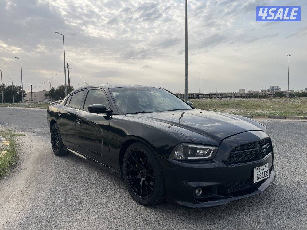 دوج شارجر V6 2012 كامل المواصفات فتحه سقف عداد 225 الف بحاله الوكاله1