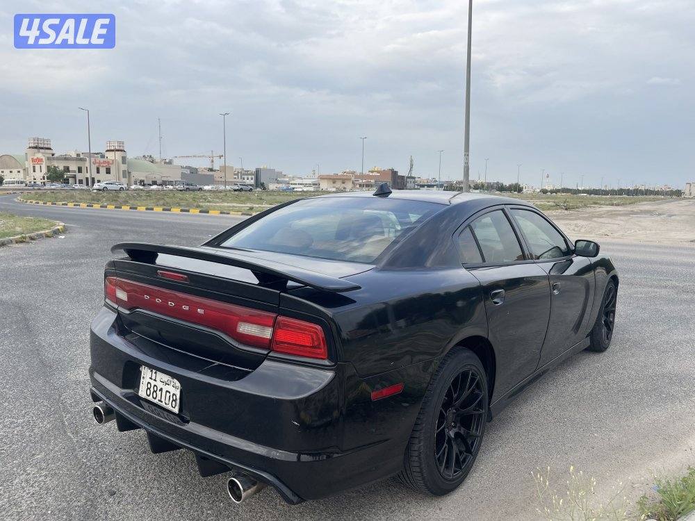 دوج شارجر V6 2012 كامل المواصفات فتحه سقف عداد 225 الف بحاله الوكاله7