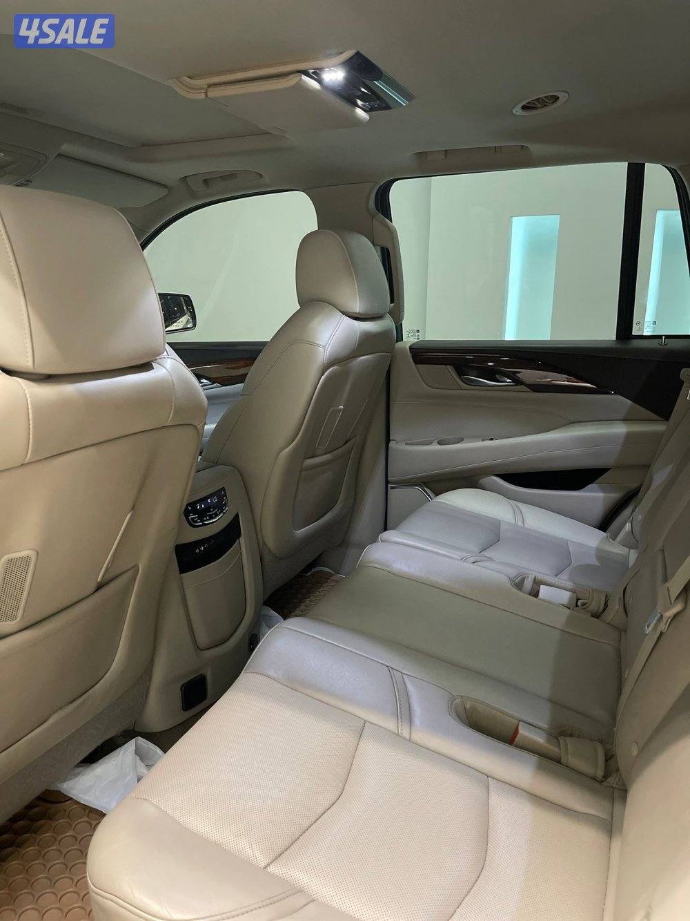 اسكاليد بلاتينيوم بحالة الوكاله6