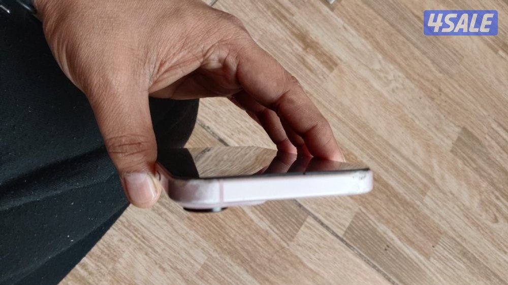 15 plus 128 gb battery 81% little dent display change back door broke0