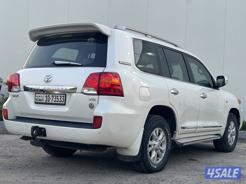 للبيع تويوتا لاندكروزر 2011GXR2