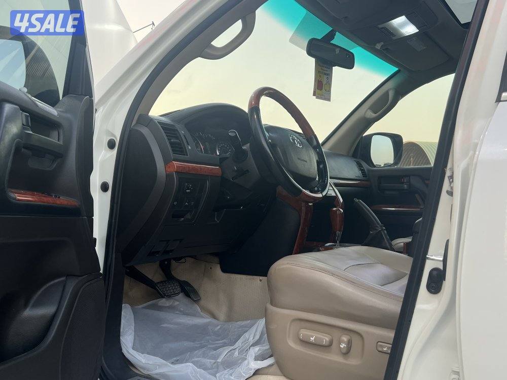 للبيع تويوتا لاندكروزر 2011GXR5