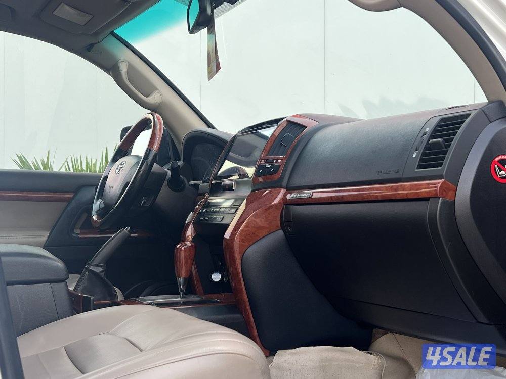 للبيع تويوتا لاندكروزر 2011GXR7