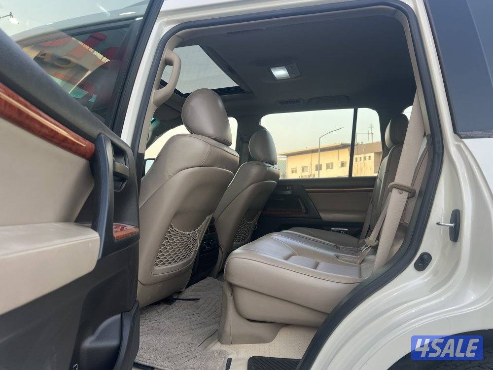 للبيع تويوتا لاندكروزر 2011GXR8