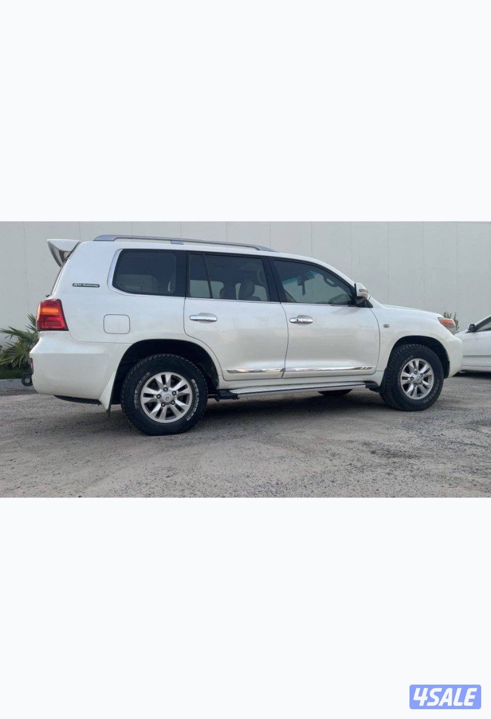 للبيع تويوتا لاندكروزر 2011GXR6
