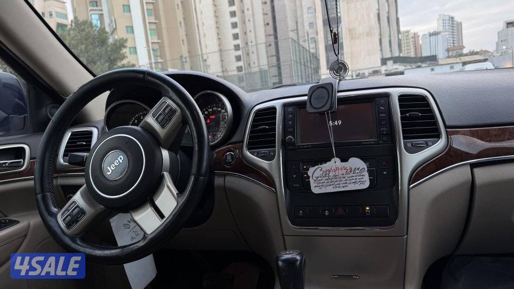 جراند شيروكي 2012، 6 سلندر، دفع رباعي مفصول، قابل للمساومة.7