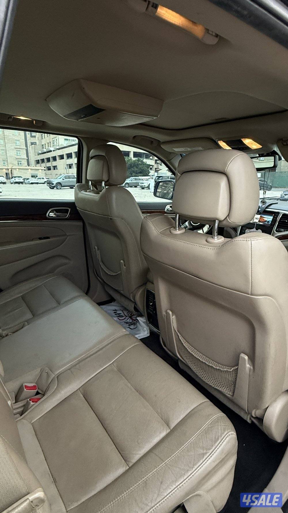 جراند شيروكي 2012، 6 سلندر، دفع رباعي مفصول، قابل للمساومة.9