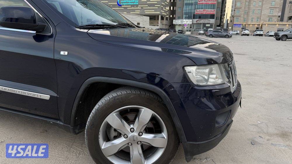 جراند شيروكي 2012، 6 سلندر، دفع رباعي مفصول، قابل للمساومة.11