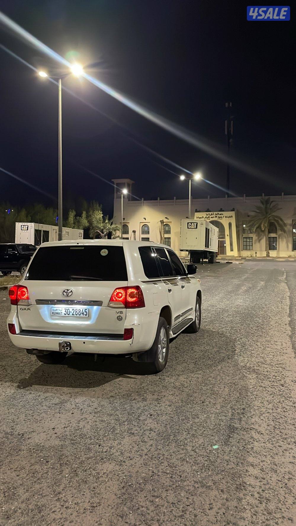 للبيع لاندكروزر ٢٠١٤GXRصبغ الوكاله بلكامل شرط الفحص ماشي٥٠٠الف8