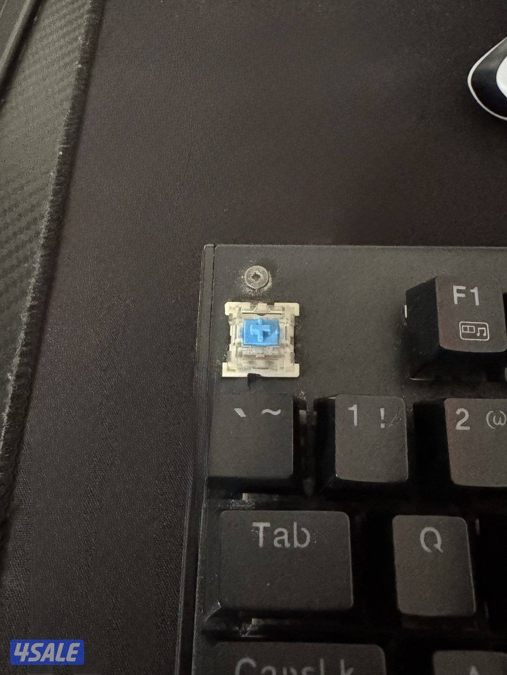 كيبورد redragon نظيف الازرار زرقه واربعه حمرا RGP1