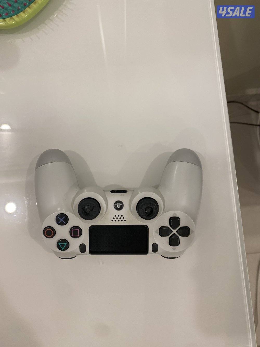 للبيع سوني فور مع يد  بسعر مقبول4