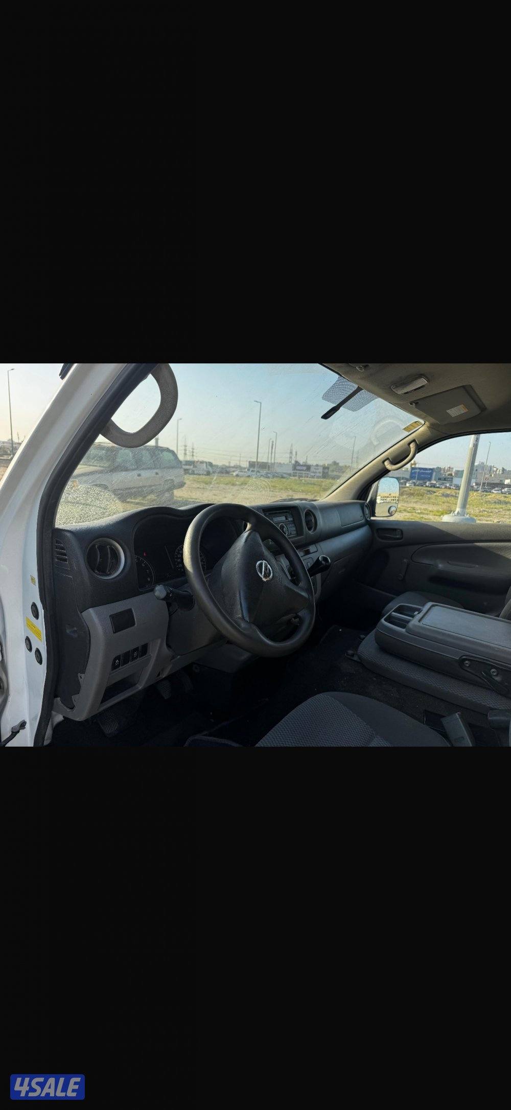 للبيع باص نيسان سقف عالي عداد 1143