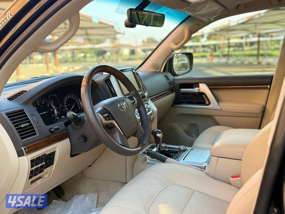 لاند كروزر VX.R موديل 20185