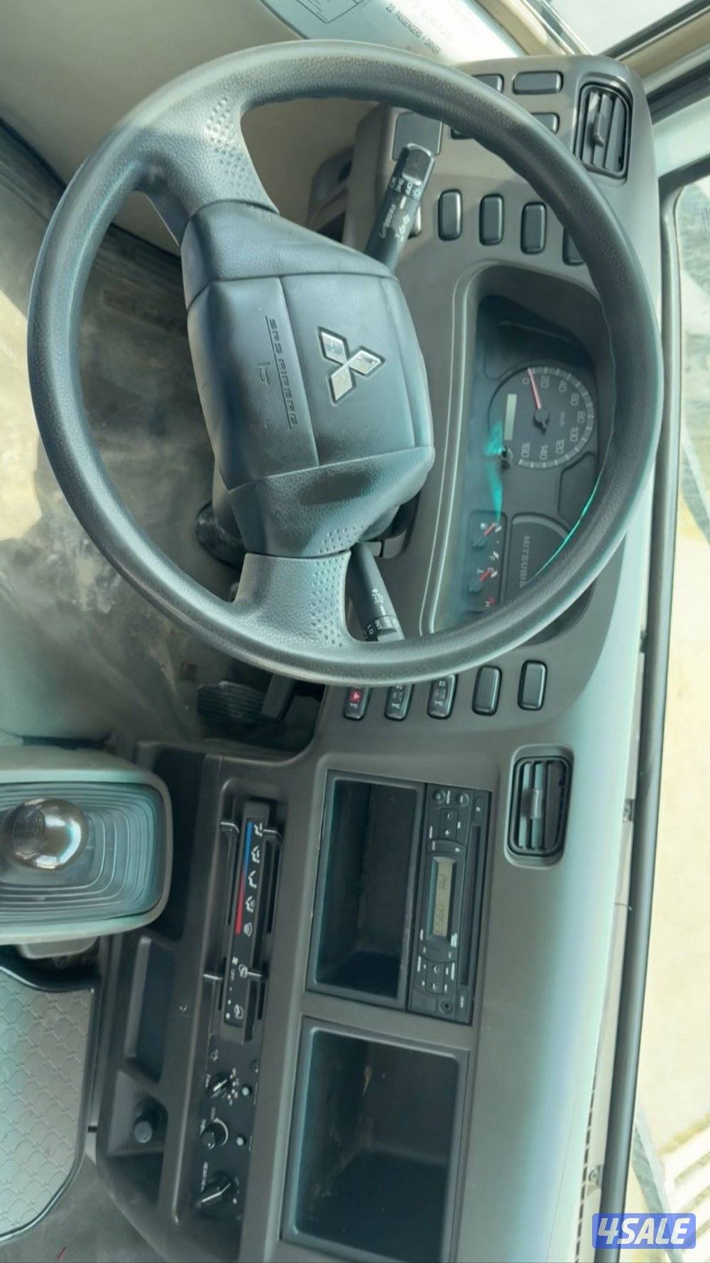 للبيع باص روزا ديزل العدد 42