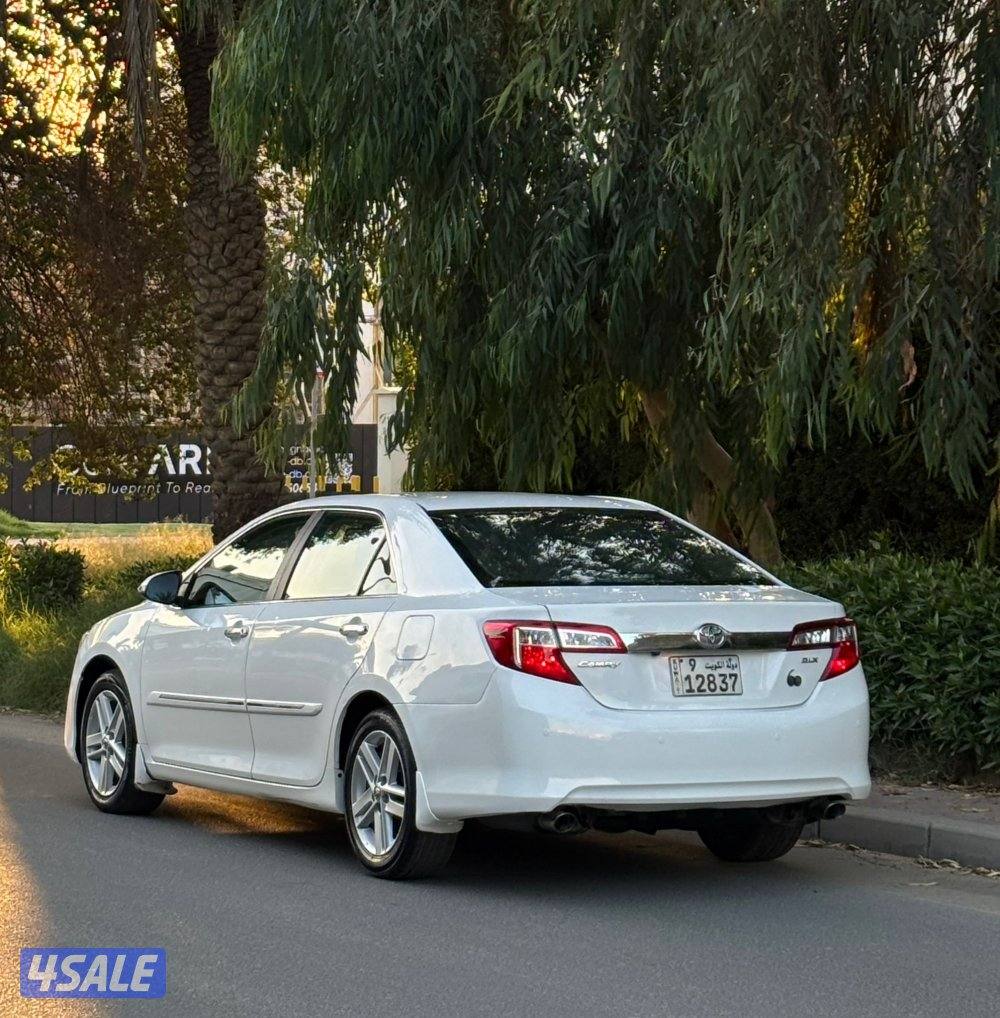 للبيع كامري 2015عداد124الف6