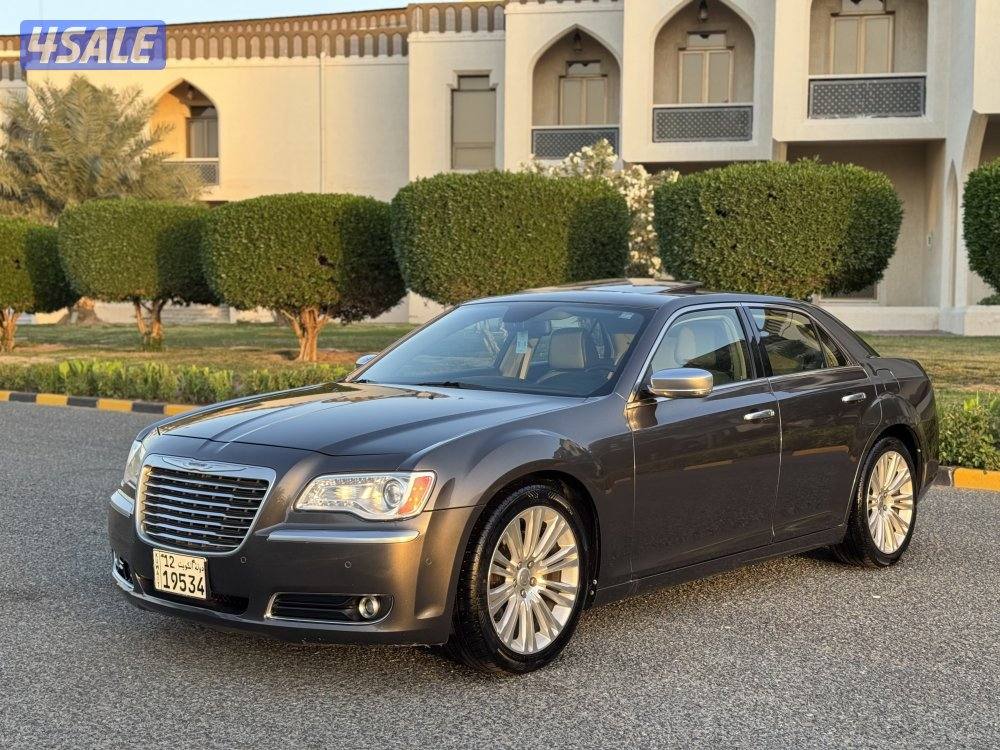 كرايزلر C300 V8 موديل 2014 بحاله نادره جدا0