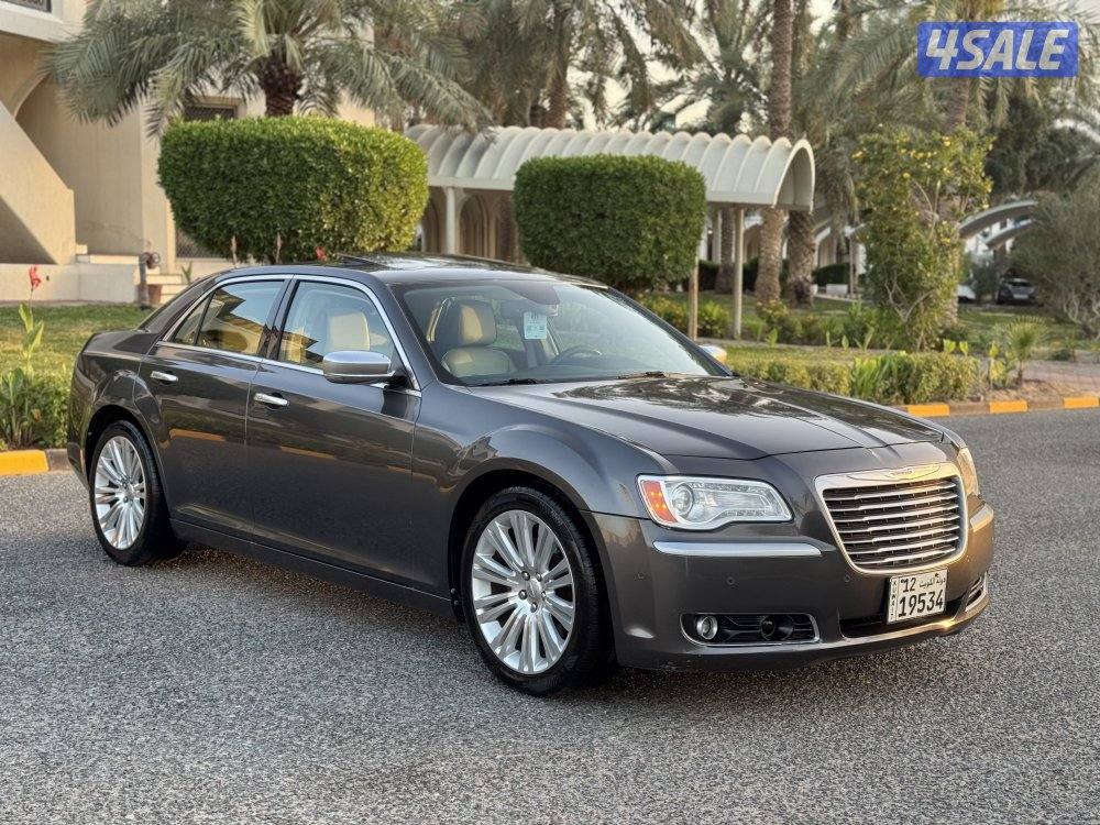 كرايزلر C300 V8 موديل 2014 بحاله نادره جدا1