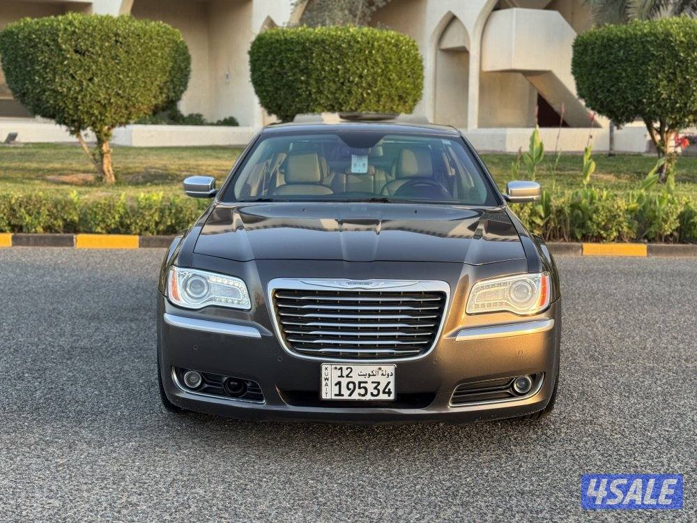 كرايزلر C300 V8 موديل 2014 بحاله نادره جدا2
