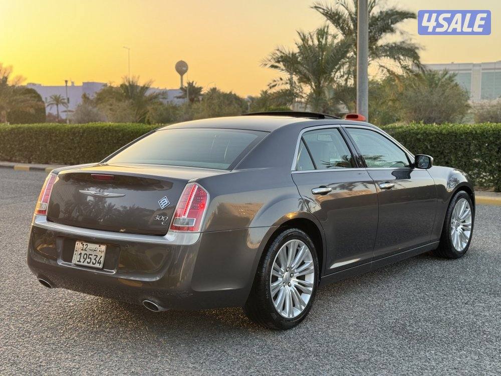 كرايزلر C300 V8 موديل 2014 بحاله نادره جدا3