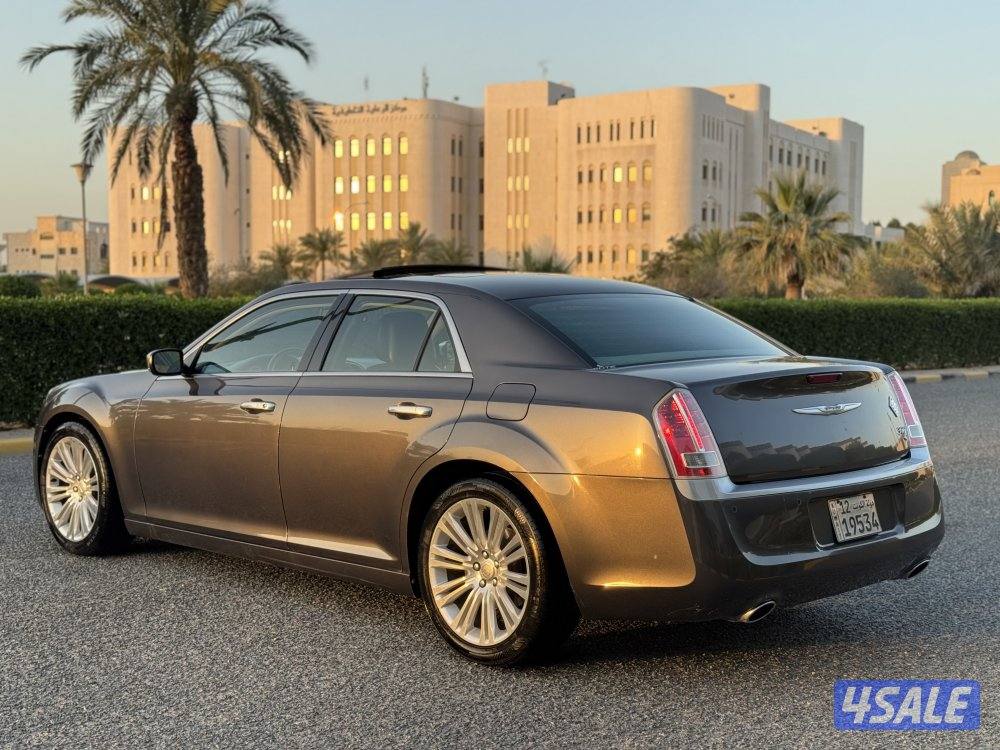 كرايزلر C300 V8 موديل 2014 بحاله نادره جدا4